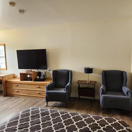 Covered Bridge Inn & Suites Сассекс Экстерьер фото