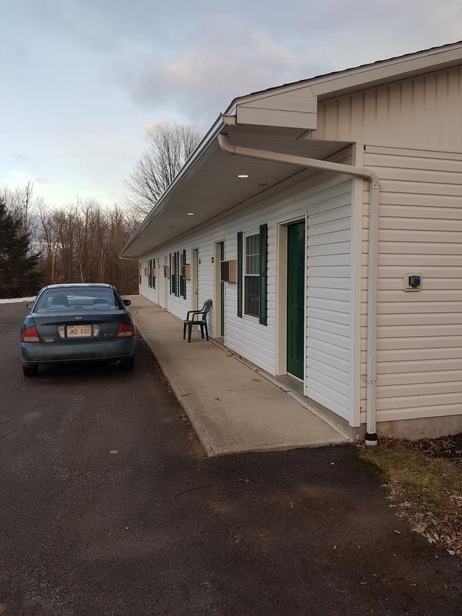 Covered Bridge Inn & Suites Сассекс Экстерьер фото